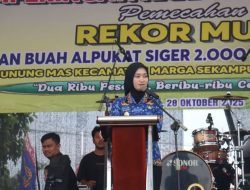 2.000 Warga Lampung Timur Pecahkan Rekor MURI Lewat Santap Alpukat Siger Bersama